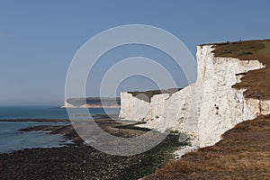 Big white rocks by the ocean and blue sky, Ð³Ð¾Ð»ÑƒÐ±Ð¾Ðµ Ð½ÐµÐ±Ð¾, ÑÐºÐ°Ð»Ñ‹ Ð¸ Ð¾ÐºÐµÐ°Ð½